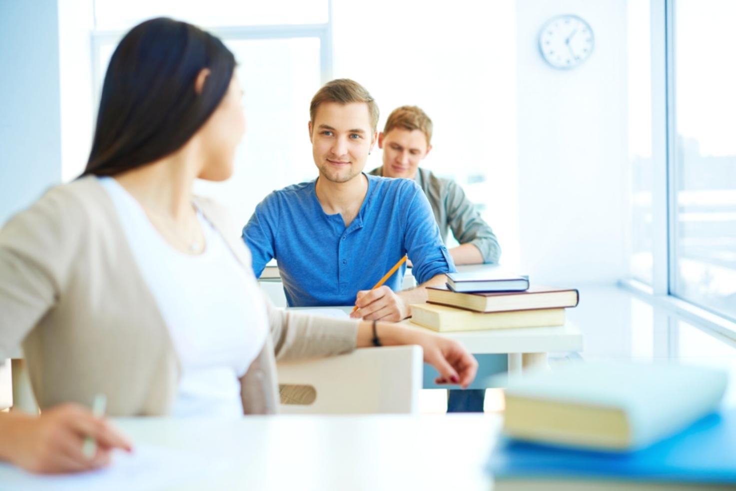 Современный офис Reravox с удобными рабочими местами для консультаций по бюджетному планированию